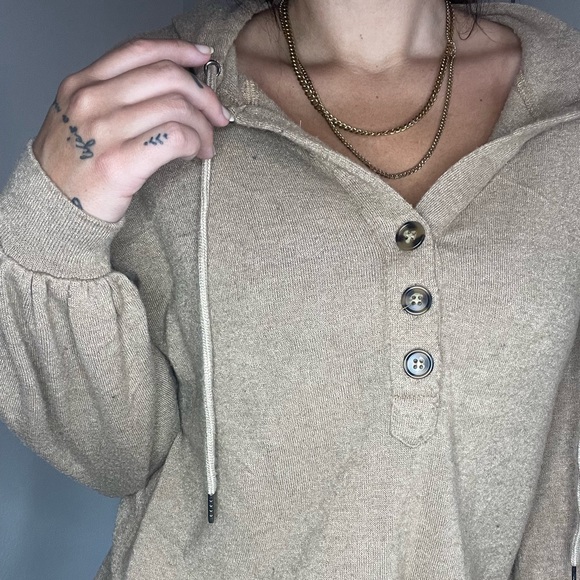 VICI HOODED TOP - Picture 9 of 11